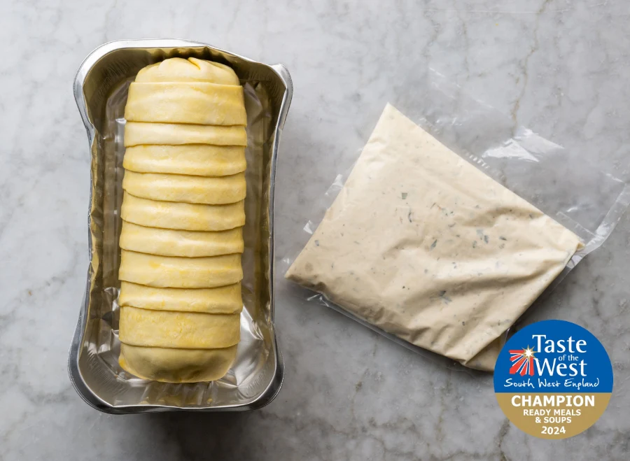 Salmon En Croute for 6-7 with Tarragon Sauce - Image 3