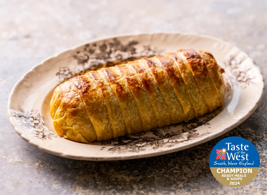 Salmon En Croute for 6-7 with Tarragon Sauce - Image 4