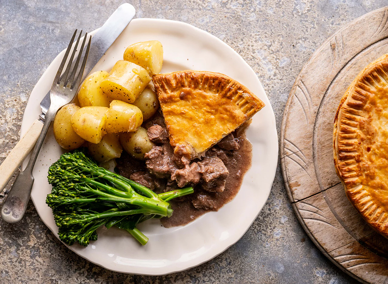 Oliver's Butchers Steak & Gravy Pie - Image 3
