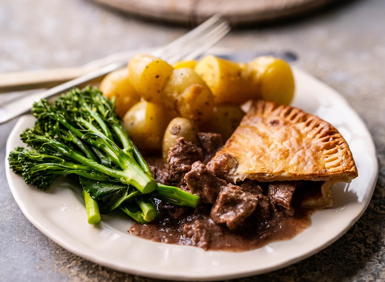 Oliver's Butchers Steak & Gravy Pie - Image 4